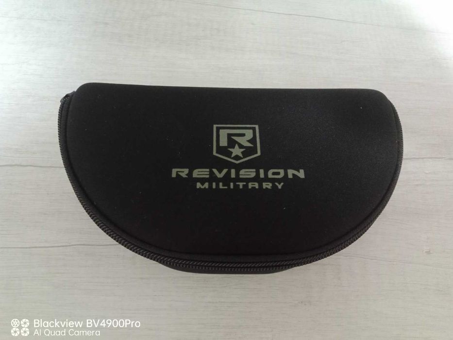 Продам футляр для очков Revision