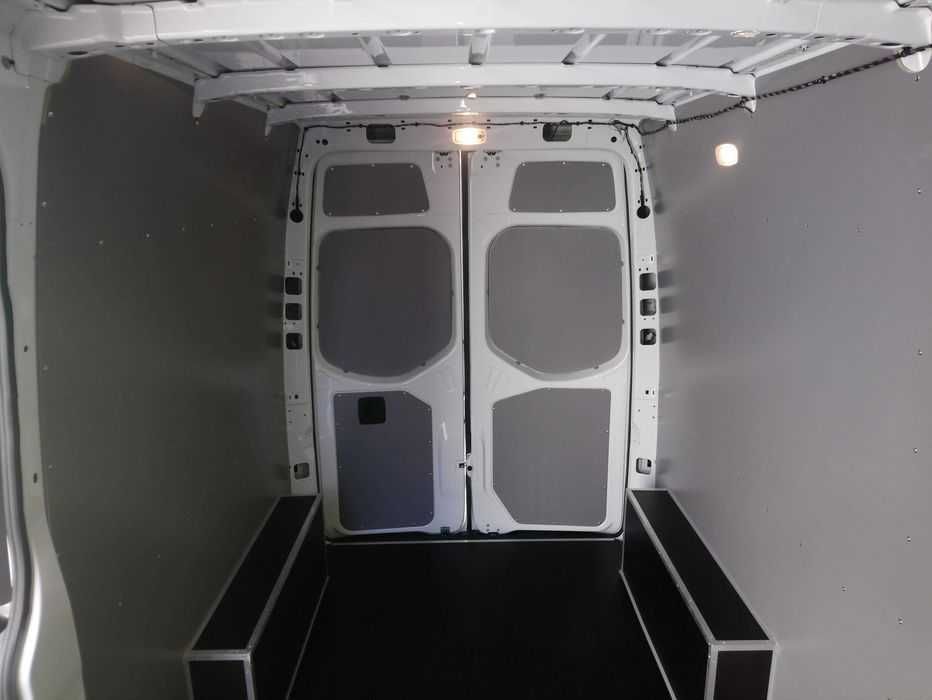 Mercedes Sprinter L2H2-Zabudowa przestrzeni ładunkowej PREMIUM