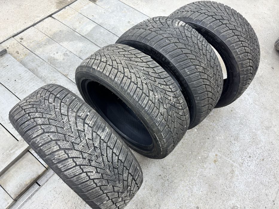 Продам шини r17/235/45-215/45 зима