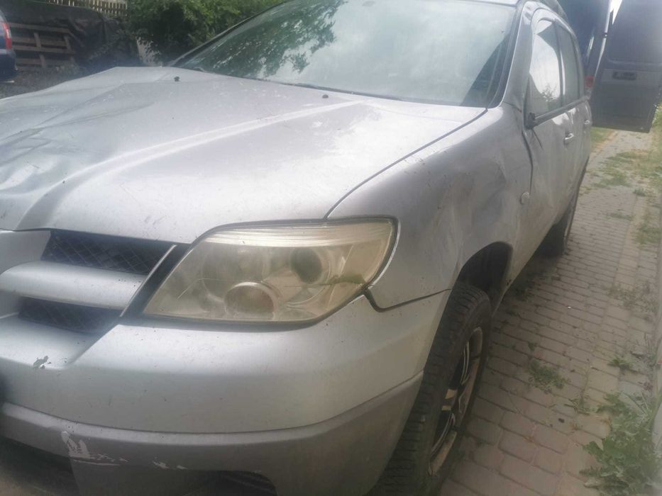 Mitsubishi Outlander 2003 Benzyna Hak - na części