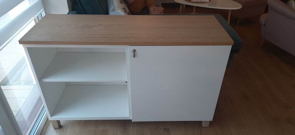 Biała komoda szafa szafka półka RTV BESTA IKEA z nóżkami i blatem