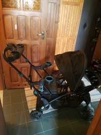 Podwójny wózek firmy BabyTrend model Sit N' Stend kolor Grafitowy.