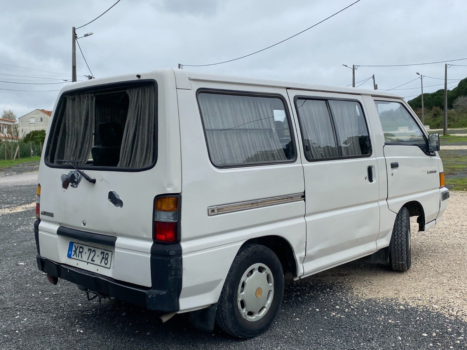 Mitsubishi L300 9 LUGARES
