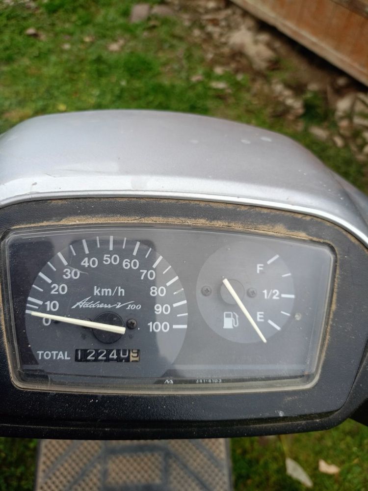 Скутер suzuki
