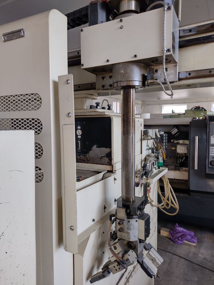 Tokarka CNC Wasino LJ-3B plus robot