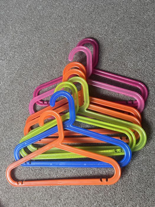 Wieszaki dziecięce IKEA sztuk 8 różne kolory