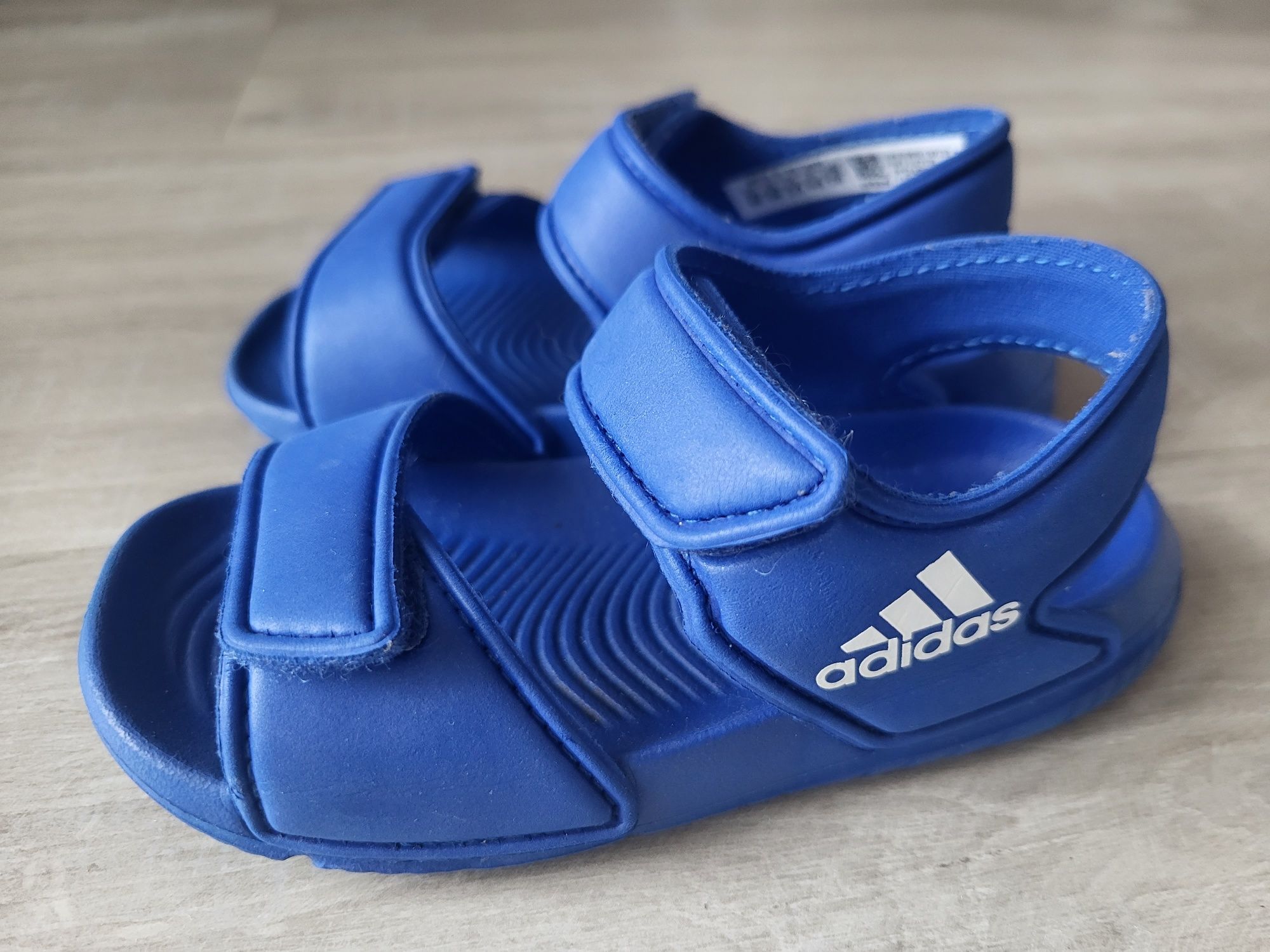 Klapki adidas rozmiar 23