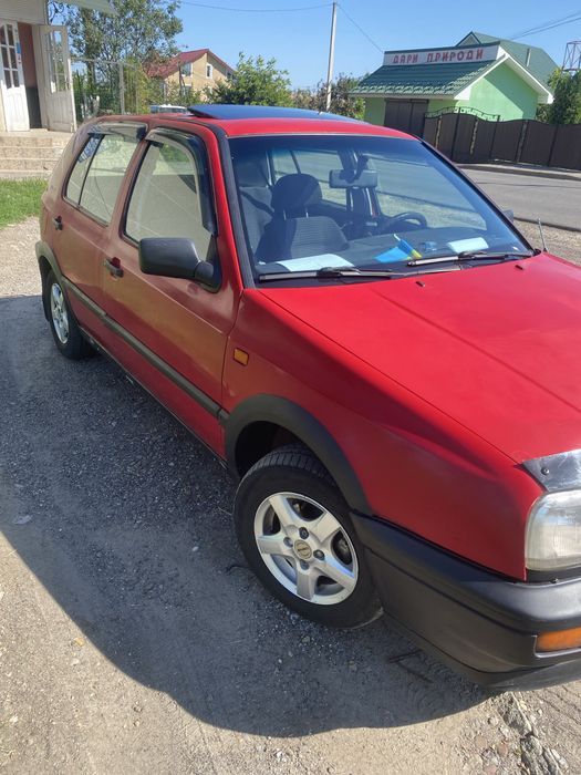 Робоча конячка Golf III терміново