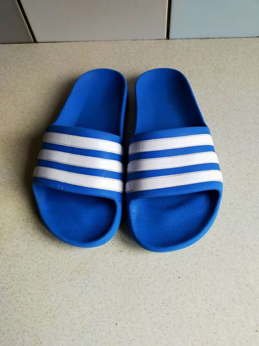 Klapki Adidas buty na basen niebieskie 34