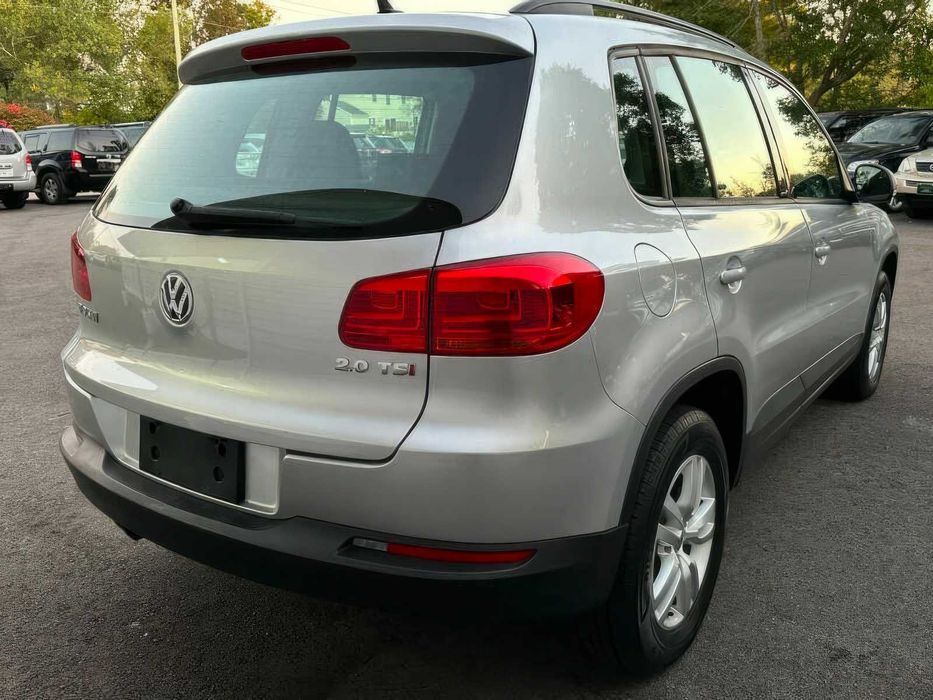 Volkswagen Tiguan S      2015