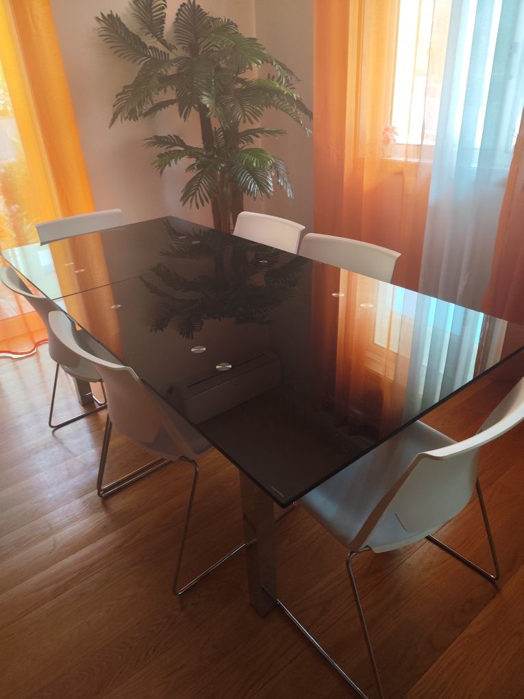 Mesa em vidro+6 cadeiras