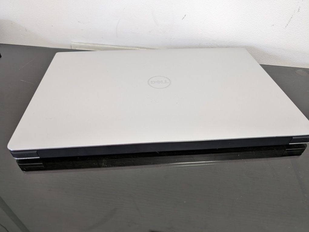Ноутбук Dell Precision 5530 з Xeon процесором та Quadro графікою!"