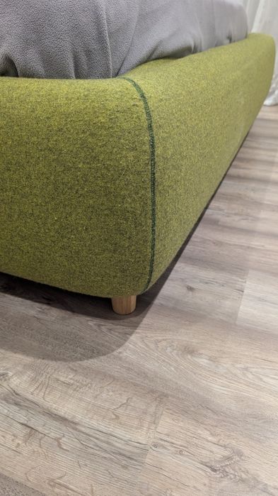 Cama 160x200cm IKEA capa verde com estrado