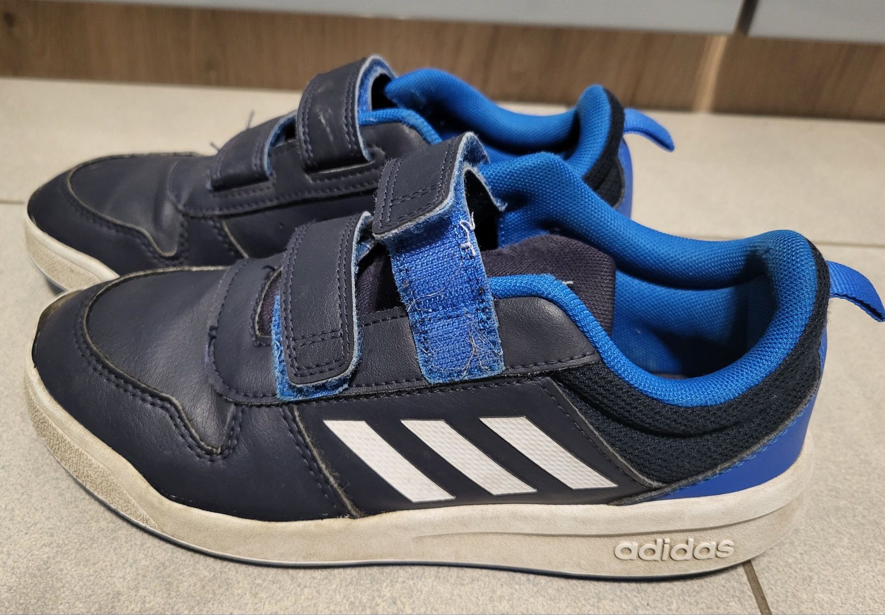 Buty Adidas Tensaur rozmiar 34