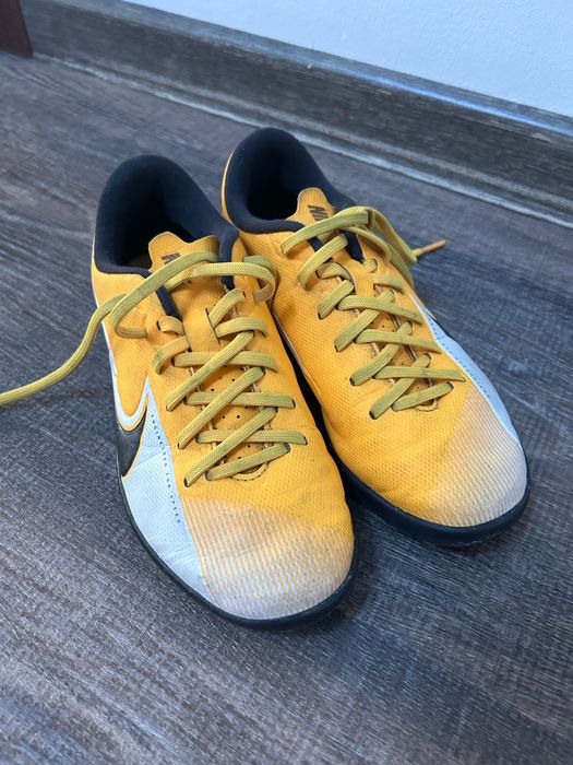 Buty piłkarskie halowe Nike rozmiar 33