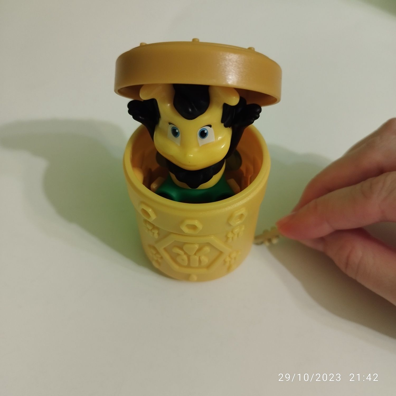 Zabawka pszczółka jajko niespodzianka kolekcja