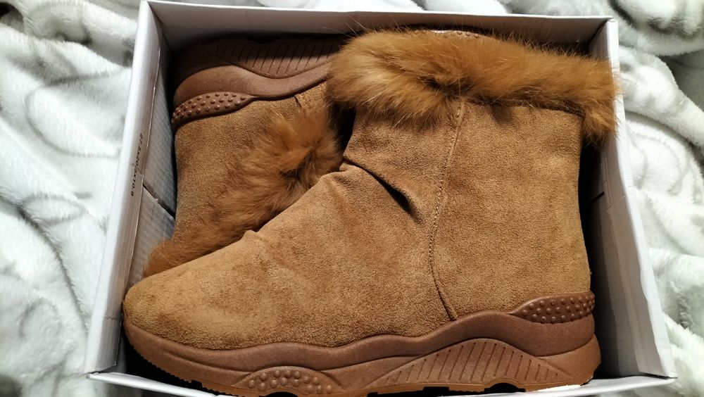 Bardzo ciepłe krótkie kozaczki zamszowe,rozm.37