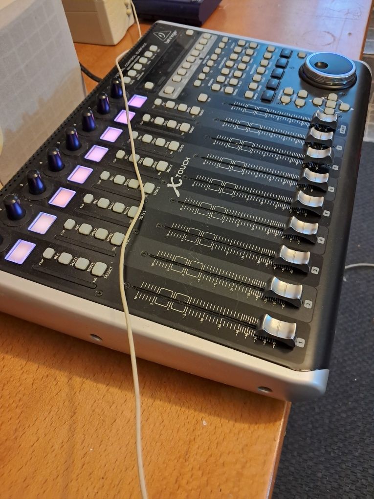 Behringer x-touch