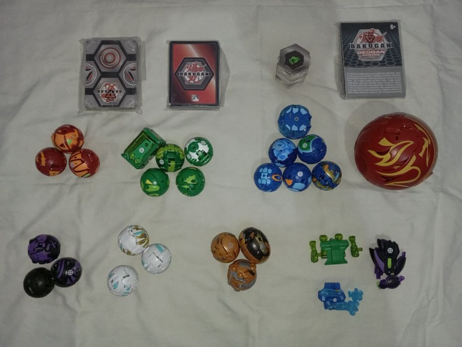 Pack Bakugan - 23 Bakugan + 1 Grande + Cartas de jogo