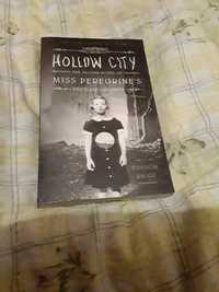 Книга "Hollow city"