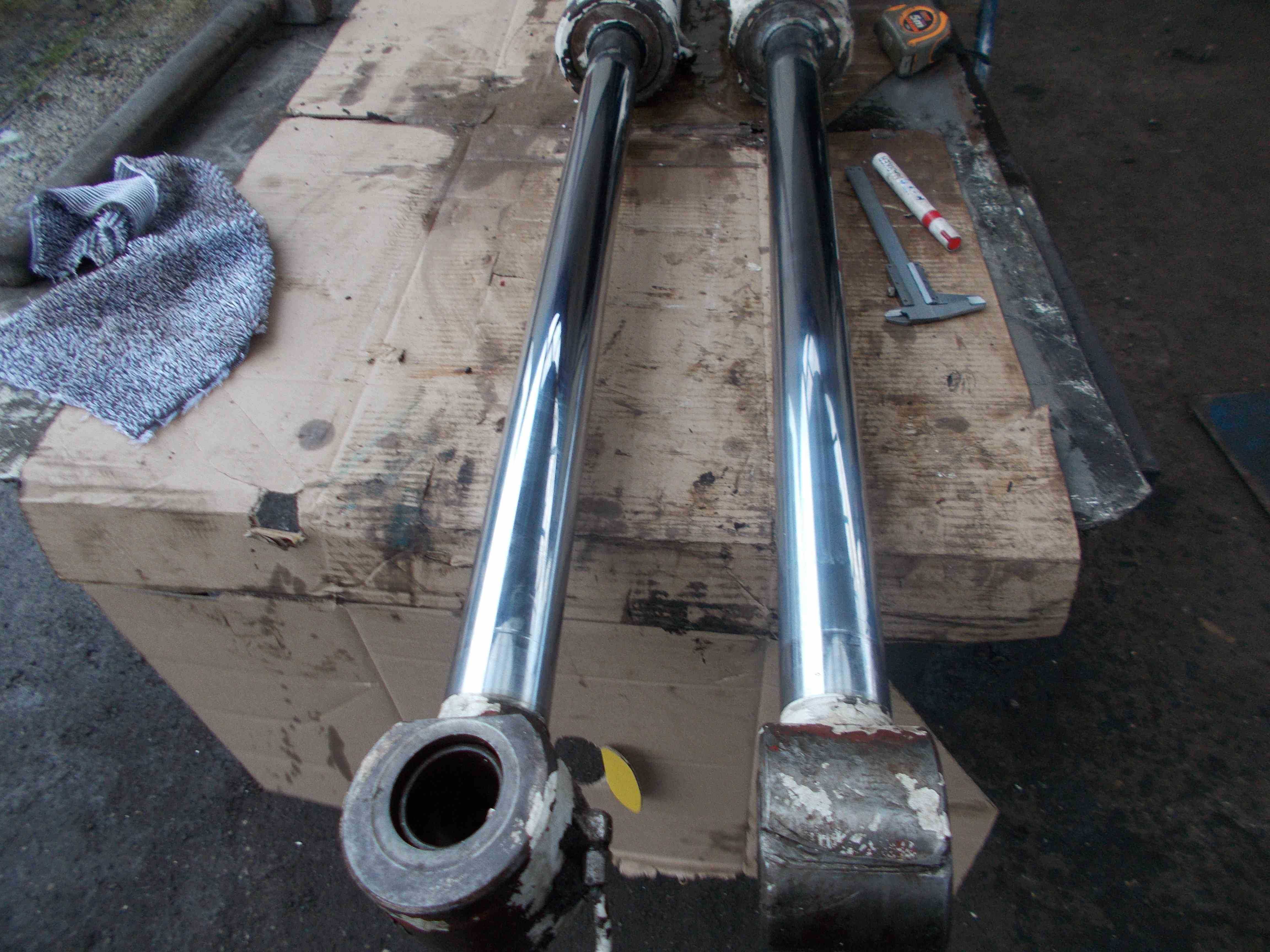 Siłownik hydrauliczny dwustronnego działania 175cm rozłożony