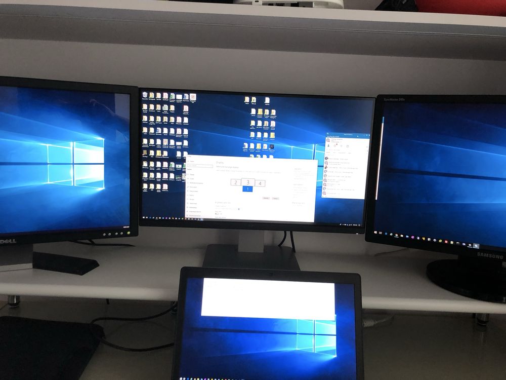 Stojak na biurko pod monitory