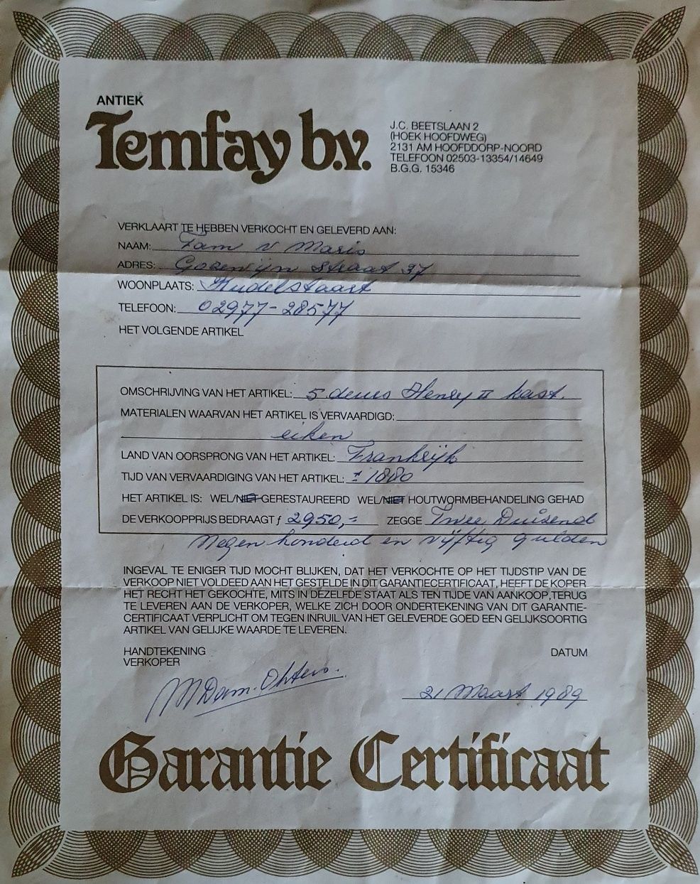 Zabytkowy drewniany kredens po renowacji