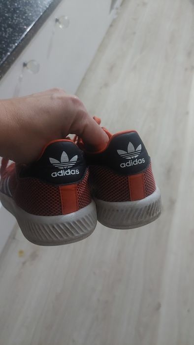 Świetne adidasy orange tanio