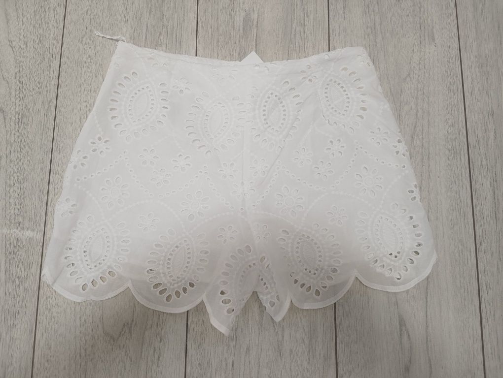 Nowe bermudy z haftem Zara