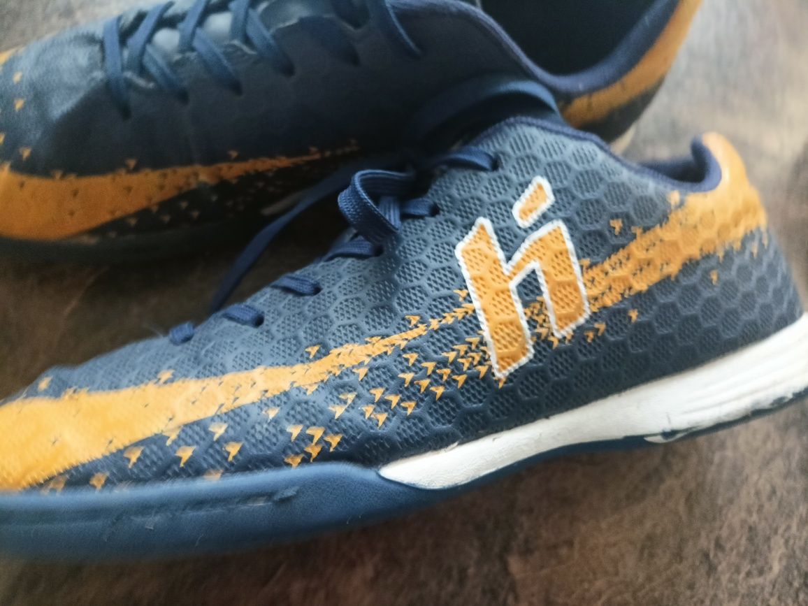 Buty piłkarskie sportowe halówki Huari 40