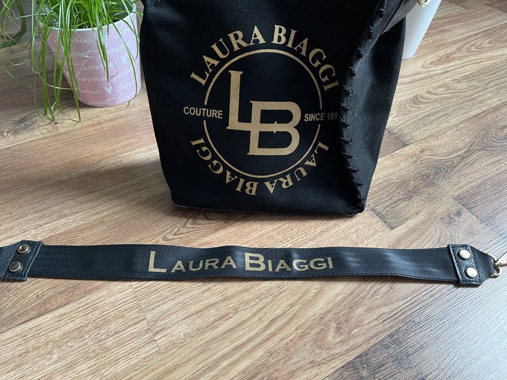 Czarna pudełkowa torebka Laura Biaggi