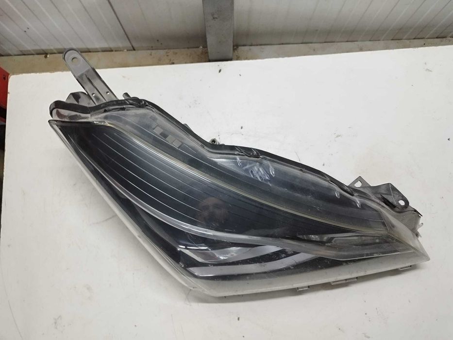 farol frente direito Toyota Yaris