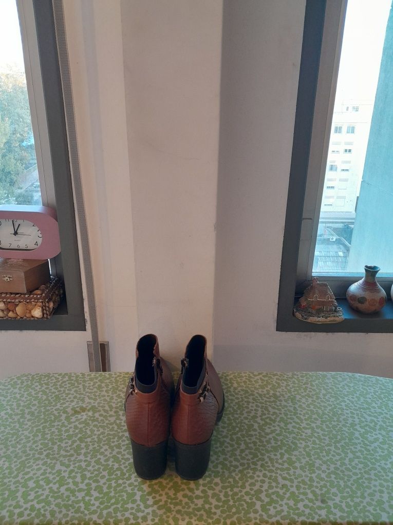 Vendo Botas de Senhora SEASIDE muito bonitas como novas