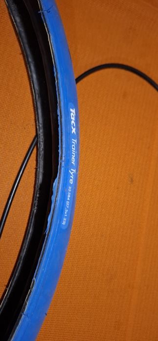 Trenażer rowerowy Elite Novo Force + opona