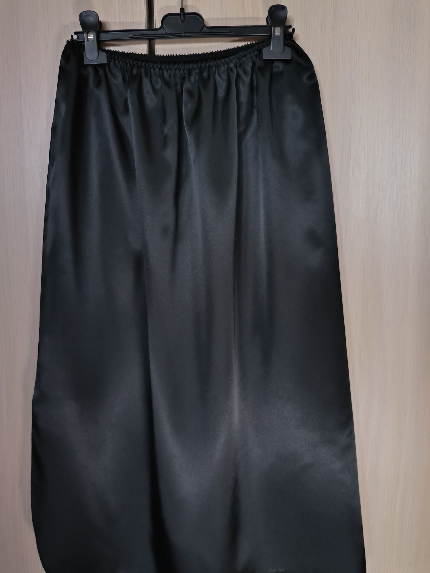 Блузи білі на L XL та спідниця