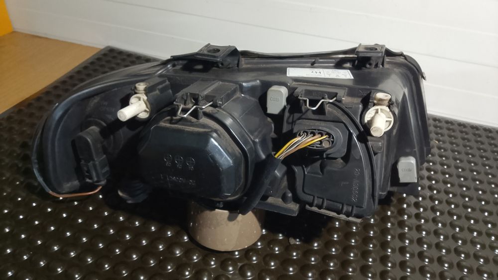Lampa przód Audi A4 B5 lift Lewa jak nowa TYC