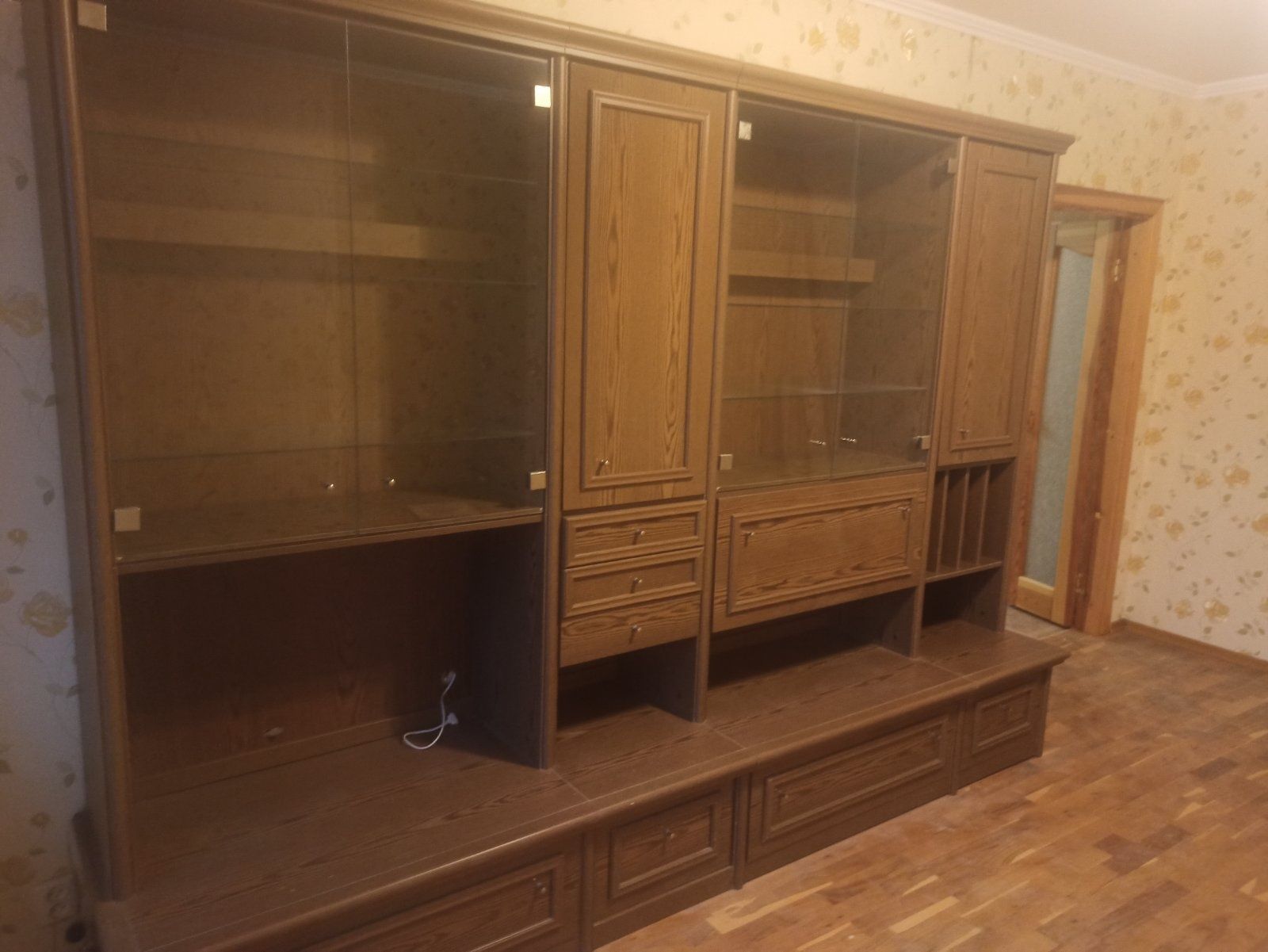 Продам стенку  3м