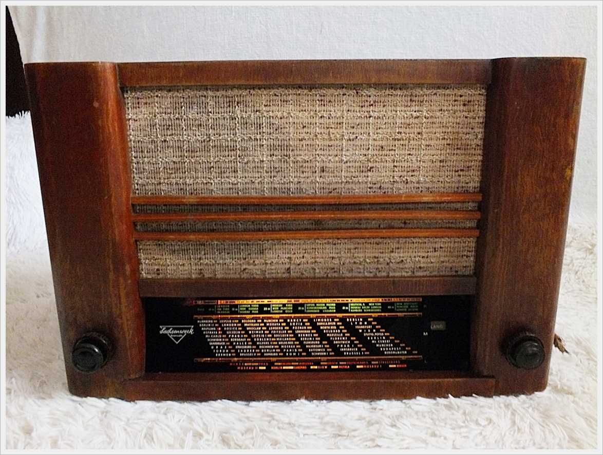 Stare radio lampowe OLYMPIA Sachenwerk 502W z lat 50-tych