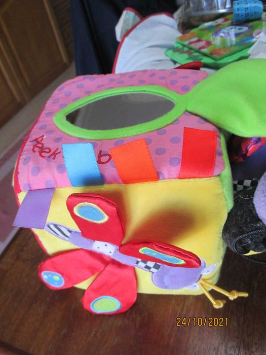 Cubo de atividades para bebe