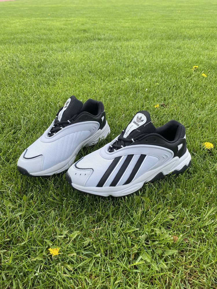 Кросівки Adidas Oztral