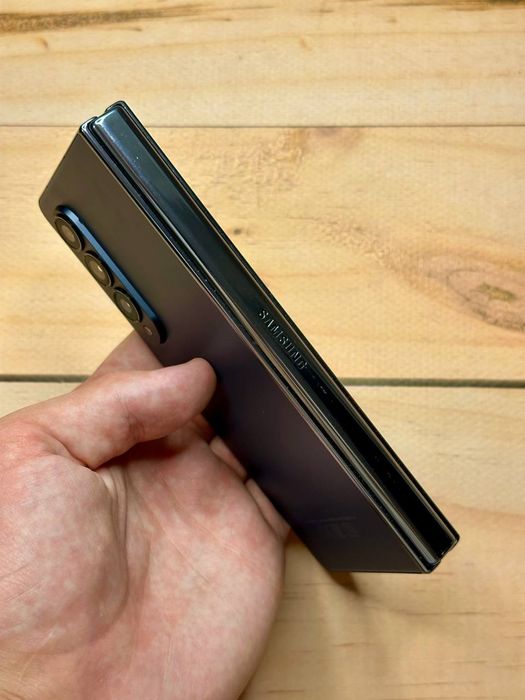Samsung Galaxy Fold 4 12/512gb. Полный комплект