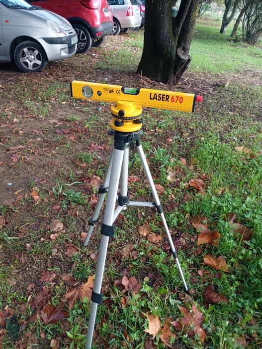 Laser com tripé a trabalhar na perfeição