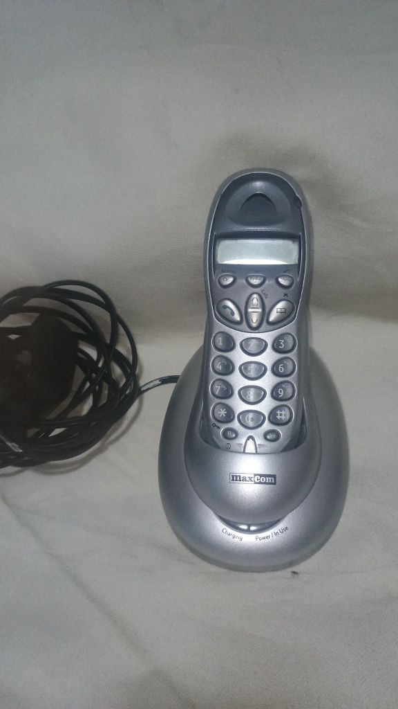 Telefon stacjonarny bezprzewodowy firmy Max com i binatone