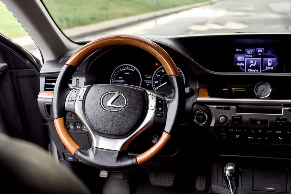 Продам Lexus ES300h 2,5 газ/бензин/гібрид 2014р обслужений, рест look