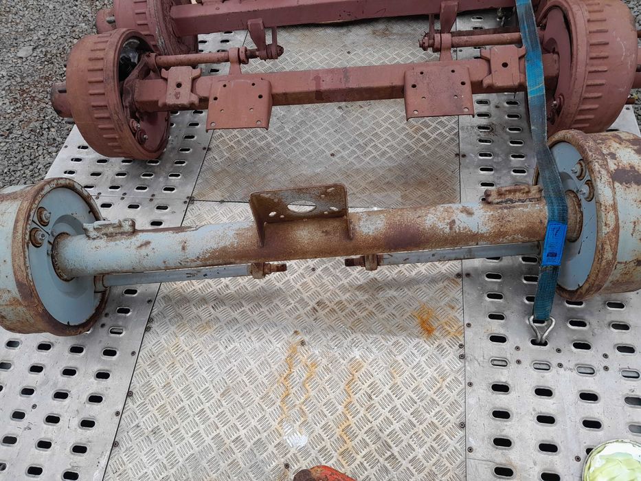 Oś do przyczepy  HL811