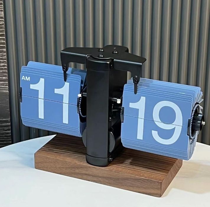 Механічний настільний годинник з перекидним механізмом подарунок