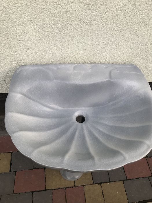 Умивальникн  новий