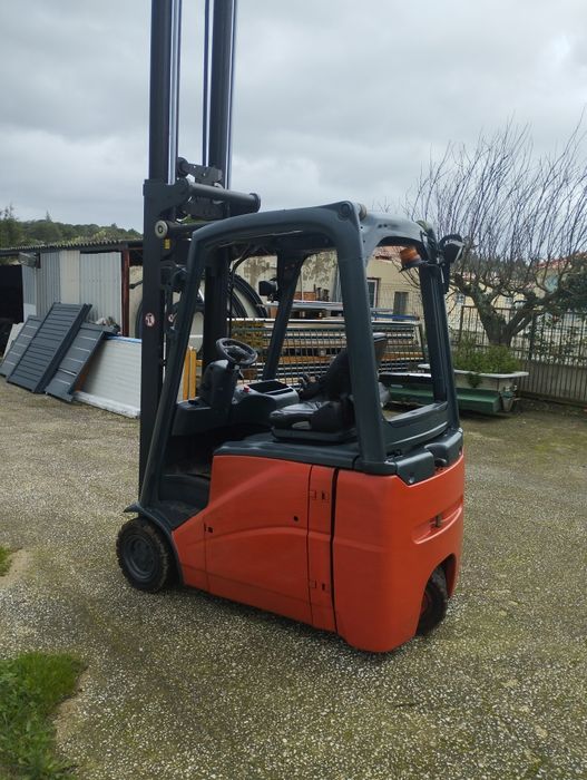 Empilhador Linde E16
