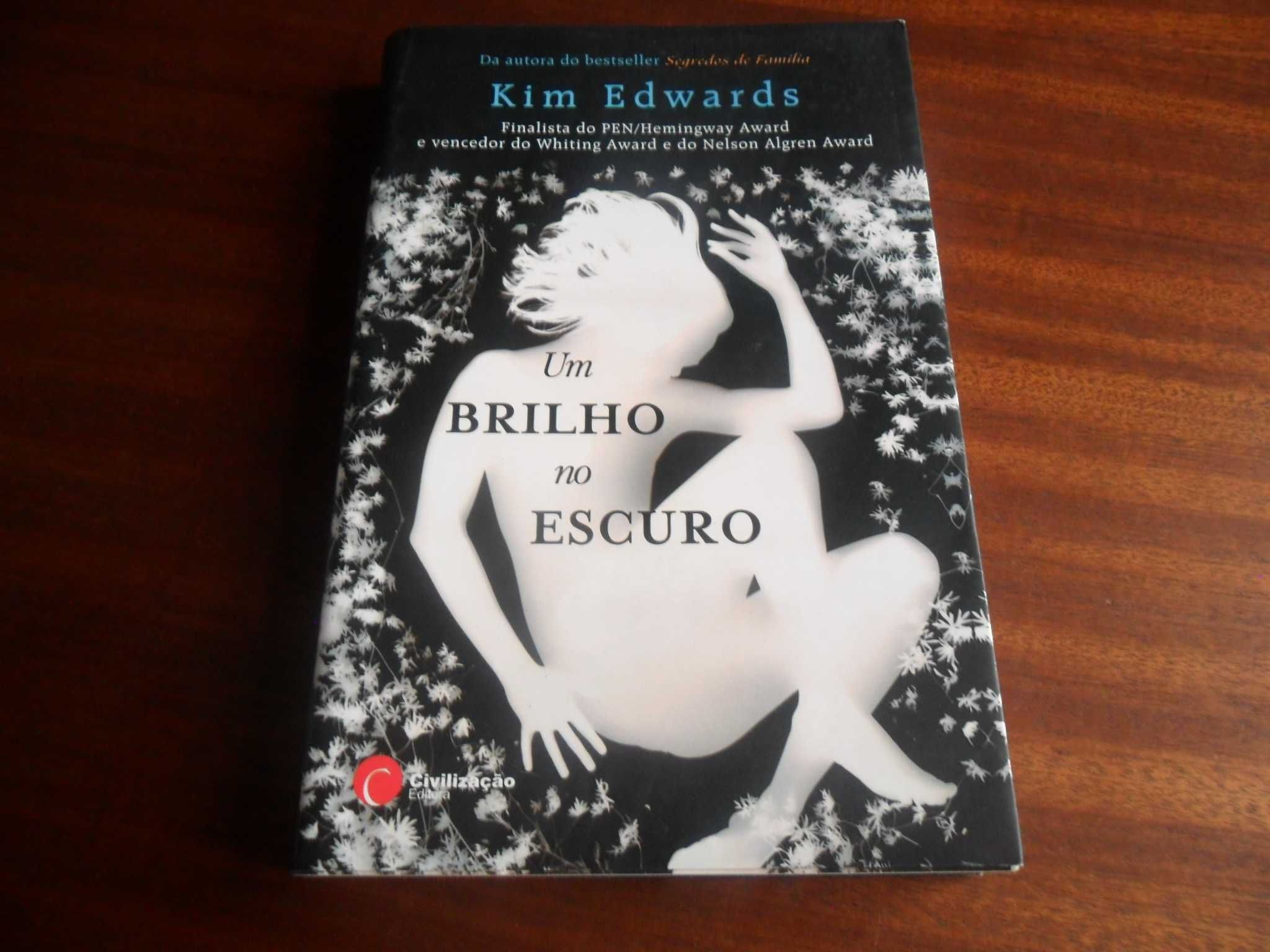 "Um Brilho no Escuro" de Kim Edwards - 1ª Edição de 2008