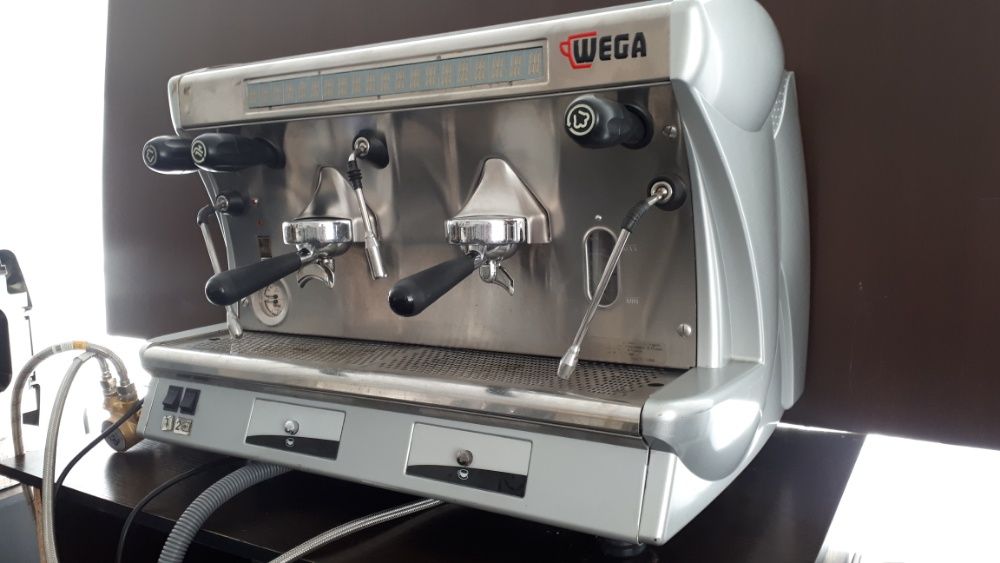 Кофемашина Wega Vella 2GR. Професійна кавомашина.
